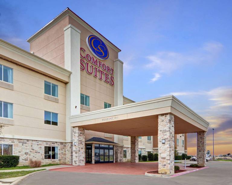 Quality Suites Near Cedar Creek Lake