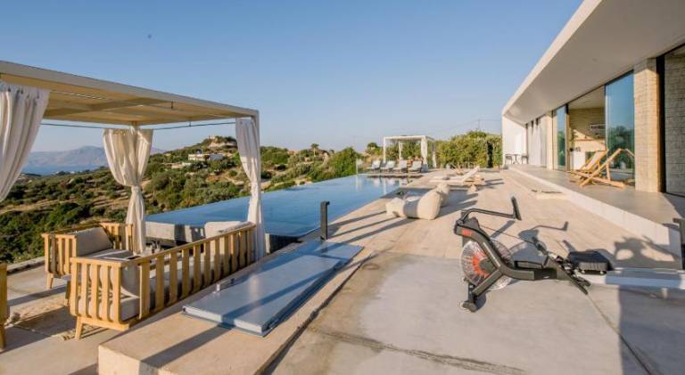 Villa with pool — photo 3