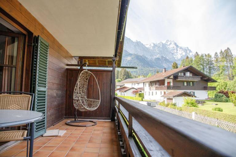 Cozy holiday apartment "Enzian" in the beautiful Zugspitz village Grainau — photo 5
