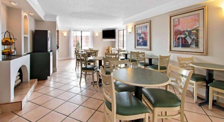 La Quinta Inn by Wyndham Albuquerque Airport — photo 2