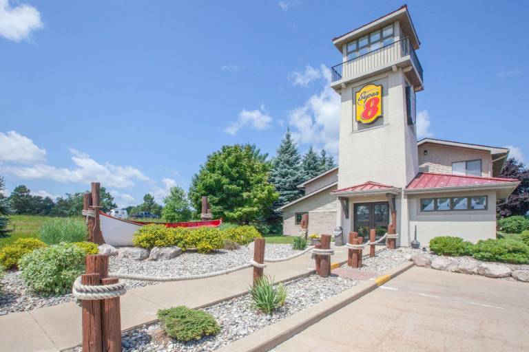 Super 8 By Wyndham Houghton Lake in Houghton Lake, MI
