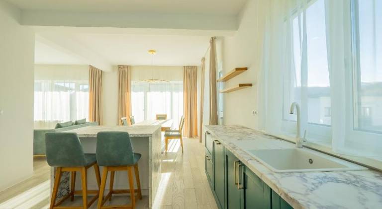 Apartment with terrace & yard — photo 4
