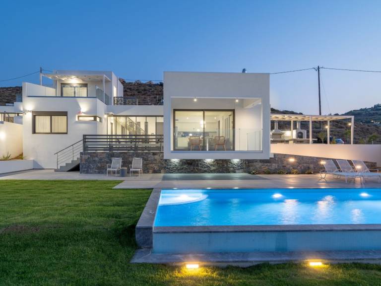 Spacious house with patio, private pool & yard | Dogs allowed — photo 5