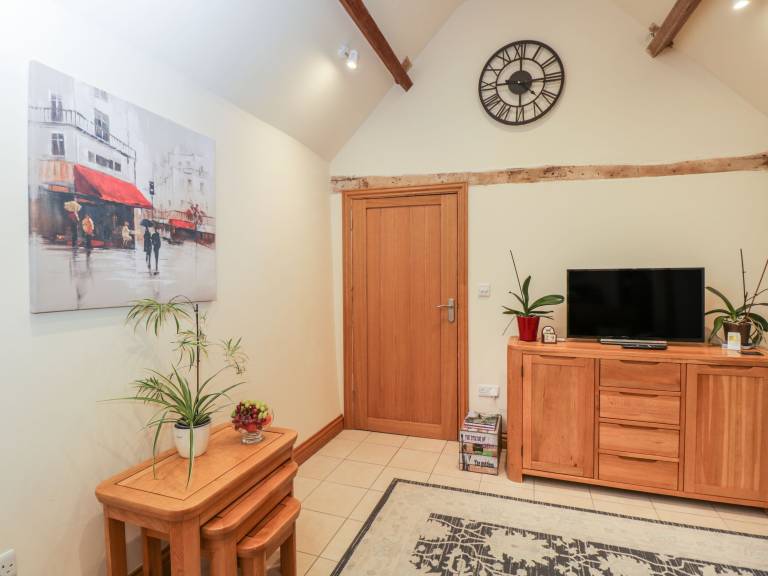 Family-oriented cottage with yard | Pets are welcome — photo 4