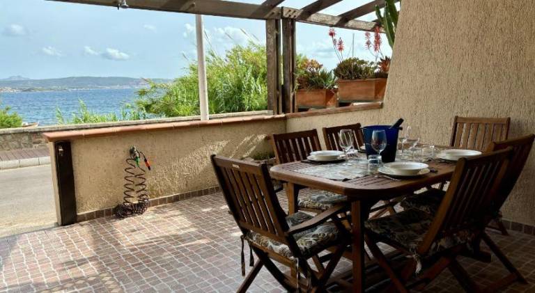 Apartment with yard & patio in Palau