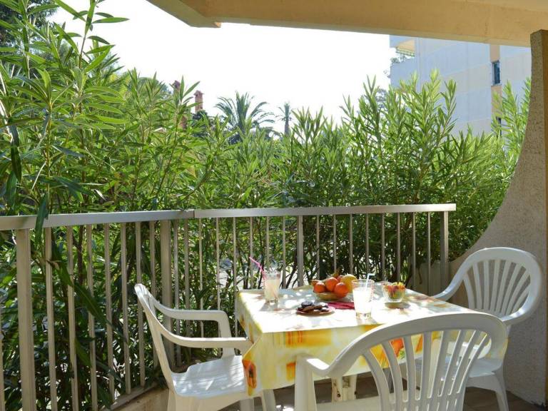 Rental apartment with 2 rooms for 4 persons in Saint-Raphaël