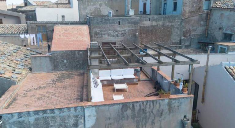 Rental apartment with patio in Erice
