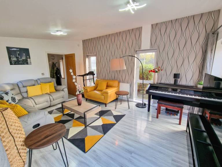 4 Bed Home in Altrincham by City SuperHost