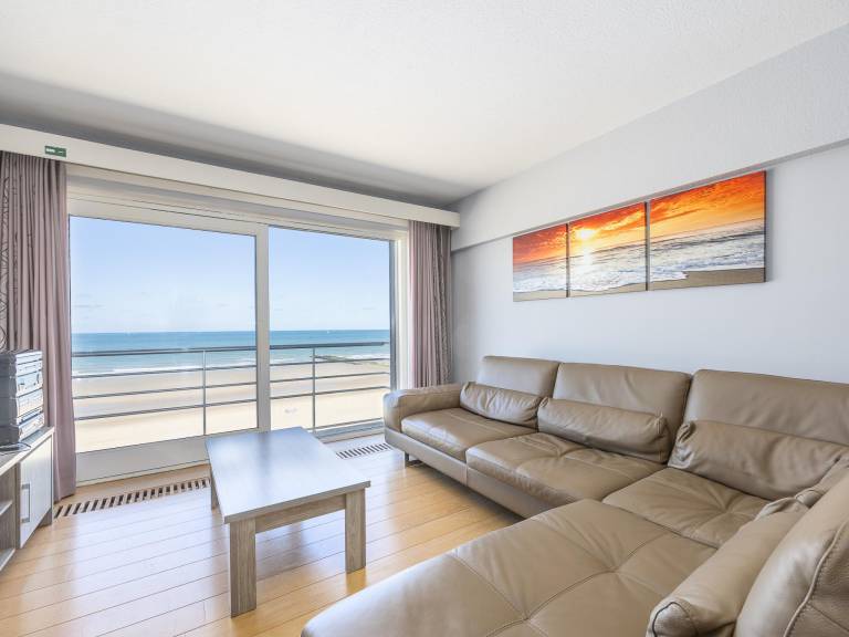 Beautiful rental apartment with pool & patio | Sea view | Beach nearby | Dogs allowed in Middelkerke