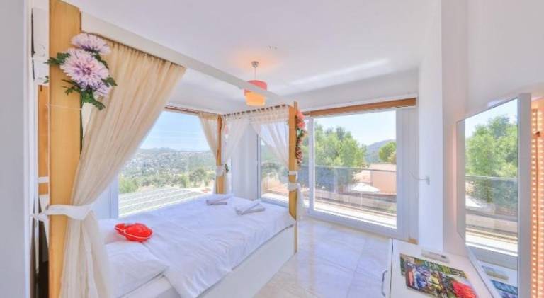 Villa with private pool — photo 2