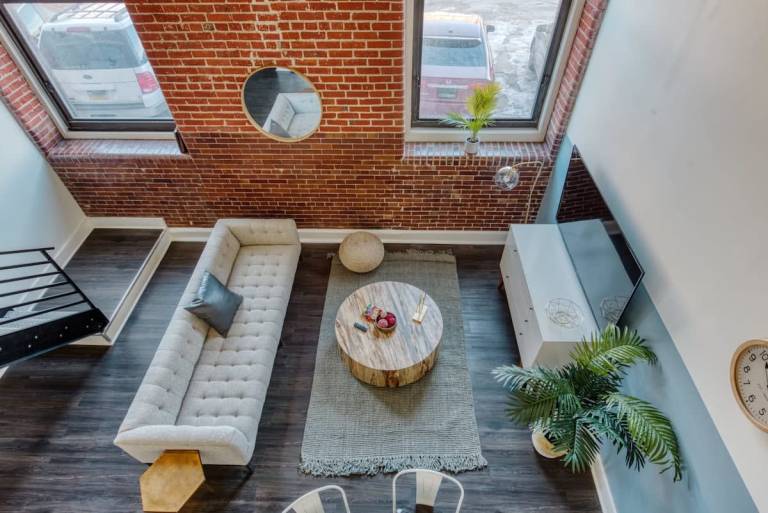Sosuite 3BR Loft w Gym Lounge Shared Laundry