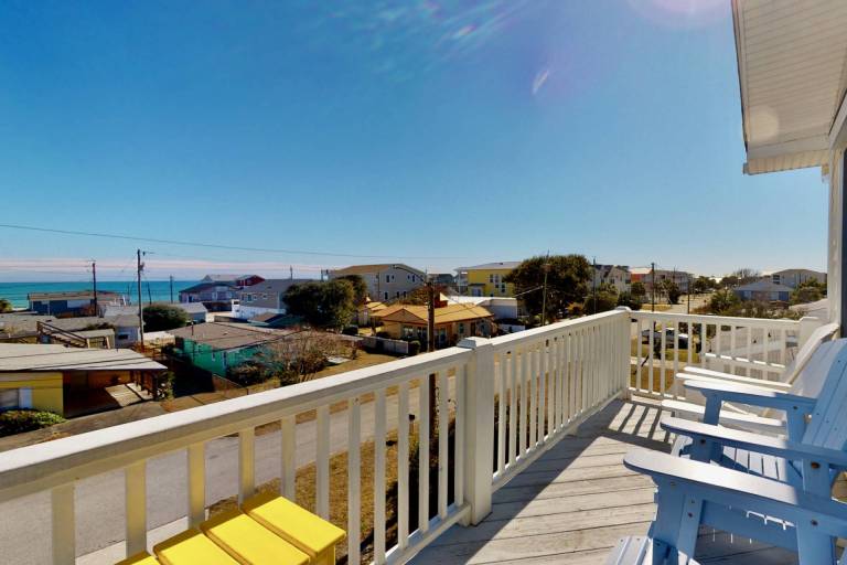 Bella Mar - Townhome, 5 Bedrooms, 4.0 Baths, (Sleeps 12) in Carolina Beach, NC