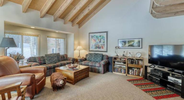 Vacation home with hot tub & pool — photo 2