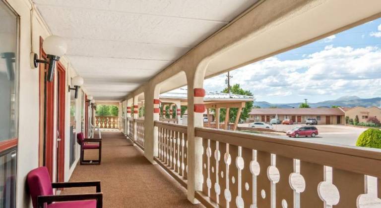 Travelodge by Wyndham Las Vegas NM — photo 3