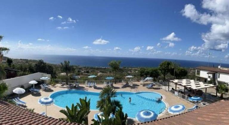 Charming serviced apartment with pool, terrace & barbecue | Good for workation | Pet-friendly in Ricadi