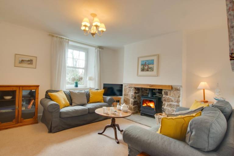 Fully equipped cottage with yard | Pet-friendly — photo 3