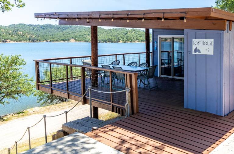 Cabin Lake Nacimiento