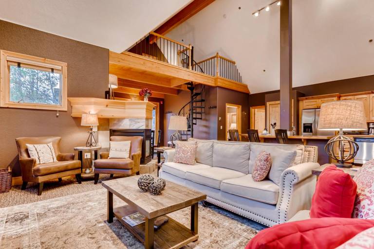 Ridge Street Cottage: Pet-Friendly, Hot Tub, Steps from Main St, Downtown — photo 4