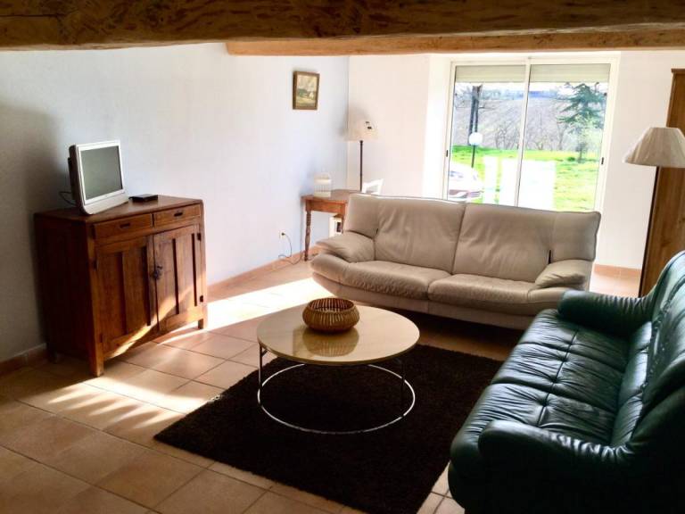 Fully equipped beautiful gite with barbeque, terrace & yard | Pets allowed — photo 4