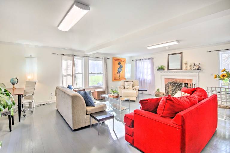Elegant Connecticut Home: Fireplaces, Pet Friendly in Fairfield, CT