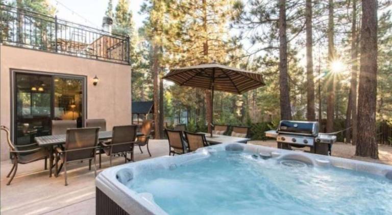 Walk to Lake 6BR Cabin w Game Room Hot Tub Big Bear Castle — photo 3