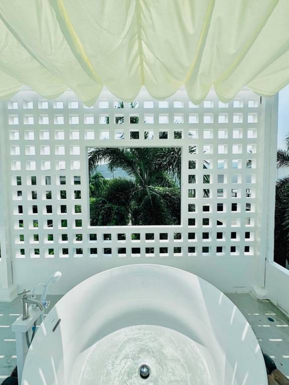 Villa with pool & jacuzzi — photo 2