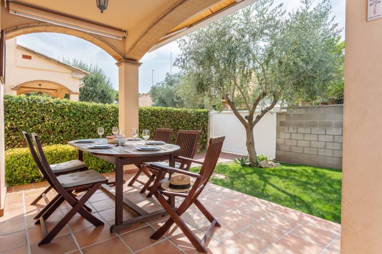 Vacation home with terrace, private pool & barbecue — photo 3