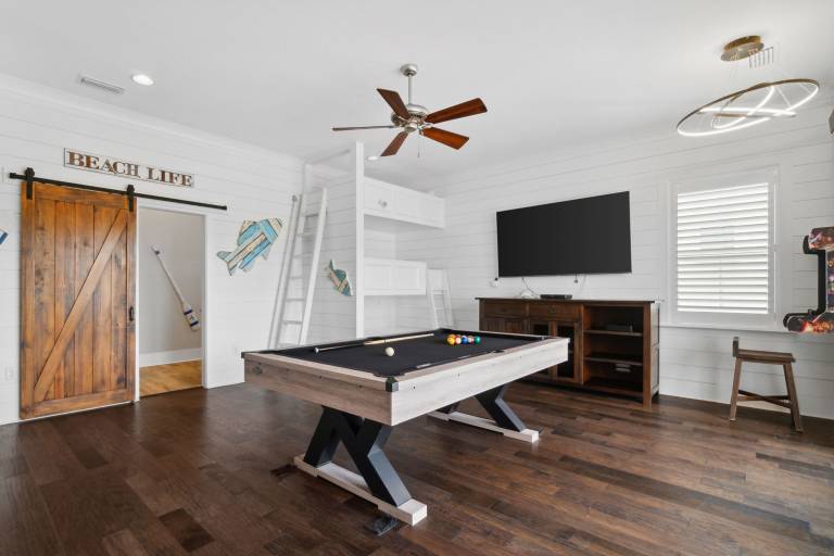 House with barbeque & heated pool — photo 3