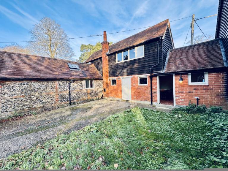 Coombe End Farmhouse Lodge From £165 Per Night