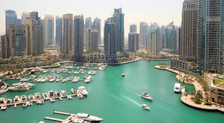 Holiday apartment with pool in Abu Dhabi