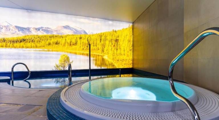 Apartment with hot tub & pool — photo 2