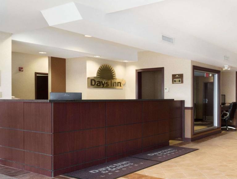 Days Inn & Suites by Wyndham Langley — photo 5