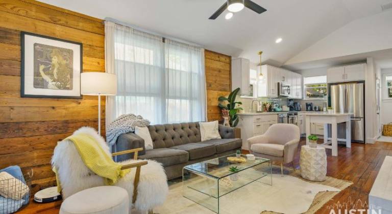 Vacation home | Perfect for remote work | Pets are welcome in Austin, TX