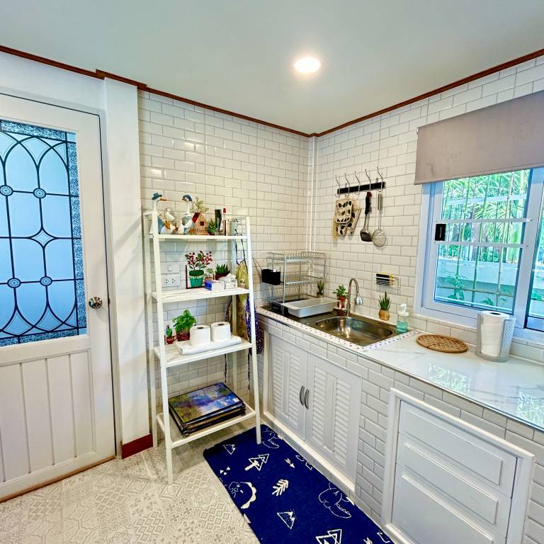 Family-friendly nice house with yard | Pets allowed — photo 3