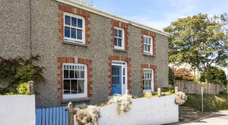 Trevethen Cottage - Free Parking and WiFi - Close to Beach - Pets Welcome in Newquay