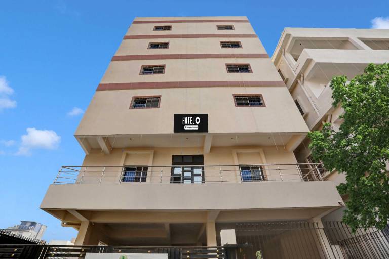 Day Stay 12 Hrs Slot 8 AM to 8 PM Townhouse AIIMS Patna