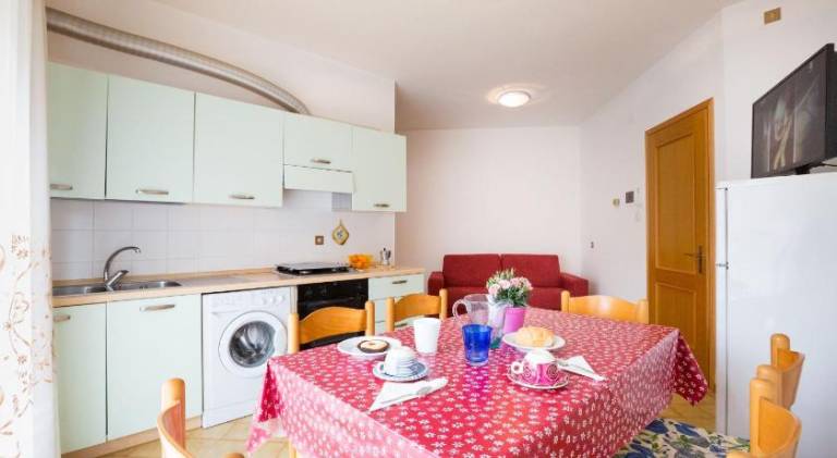 Holiday apartment with 3 rooms for 6 persons — photo 5