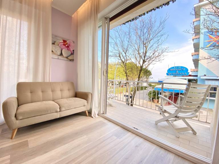 Holiday apartment with terrace — photo 2