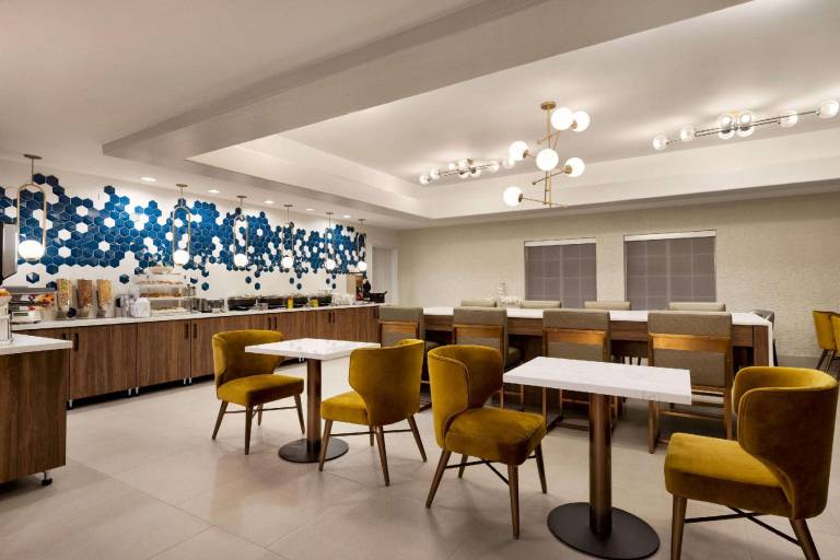 La Quinta Inn & Suites by Wyndham Port Arthur — photo 4