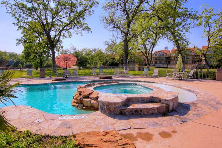 Child-friendly apartment with pool & jacuzzi | Pets are welcome — photo 2