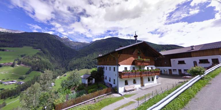 Holiday apartment with grill, garden & terrace | Mountain view in Valle Aurina