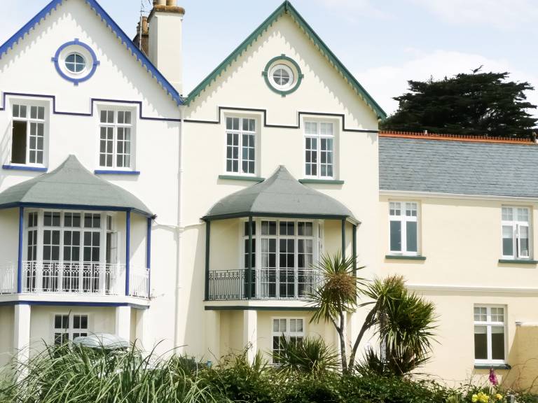 Family-oriented cottage with yard & barbecue | River view | Beach nearby | Pets allowed in Bideford