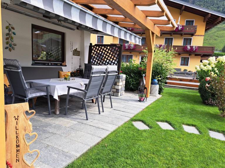 Family-friendly lovely rental apartment with sauna, pool & yard | Ski nearby | Pet-friendly — photo 5
