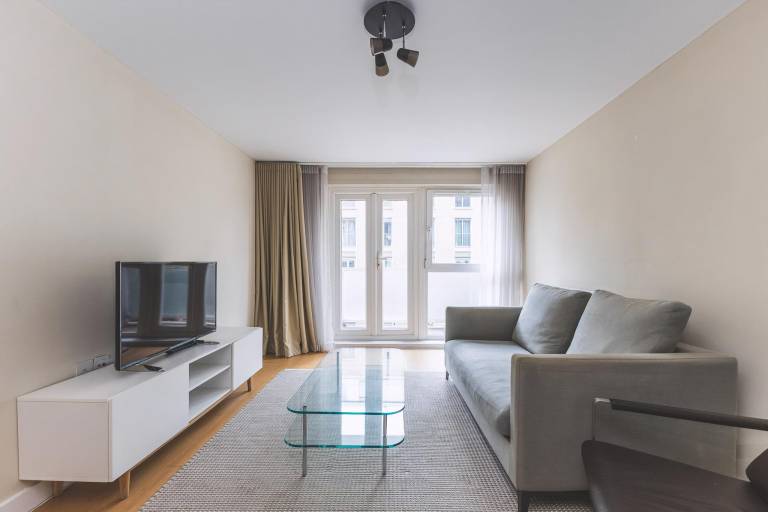 2BR Central Belgravia Retreat