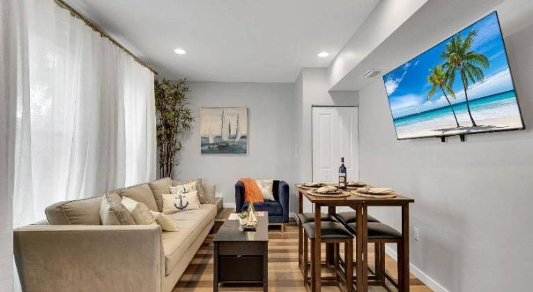 House with 2 rooms for 6 persons in West Palm Beach, FL