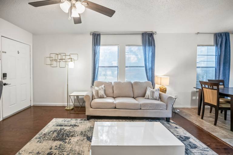Family-friendly rental apartment with yard & pool | Dogs allowed — photo 2