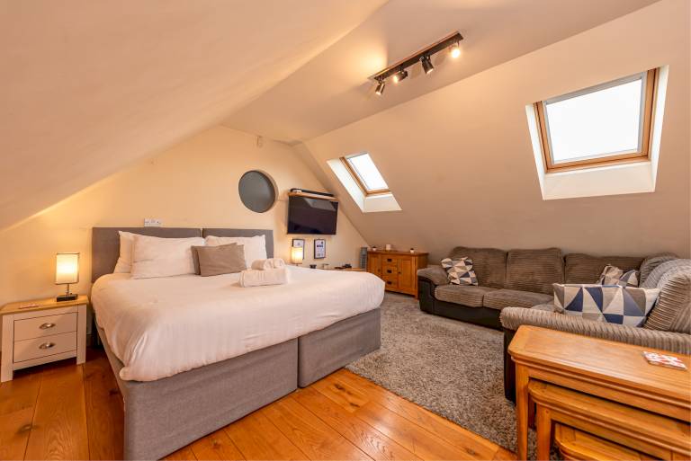 Silverwood Beautiful Loft in Telford Pass the Keys