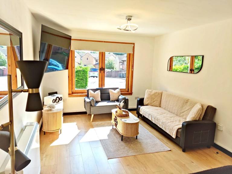 Lovely house with yard | Pets are welcome in Dundee