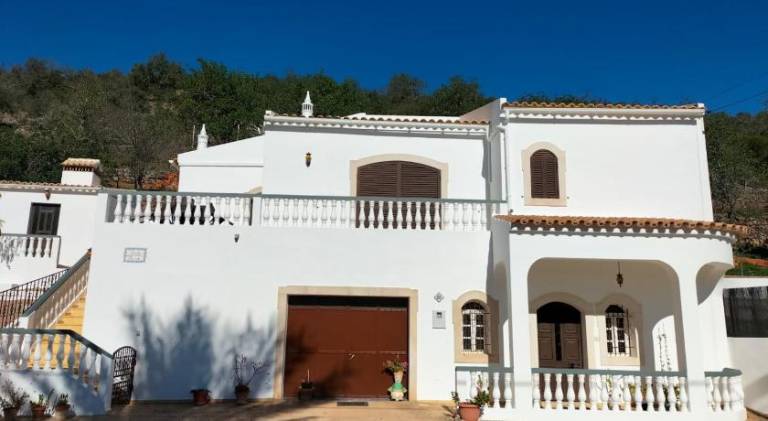 Fully equipped vacation home with terrace, yard & pool | Pets allowed — photo 4