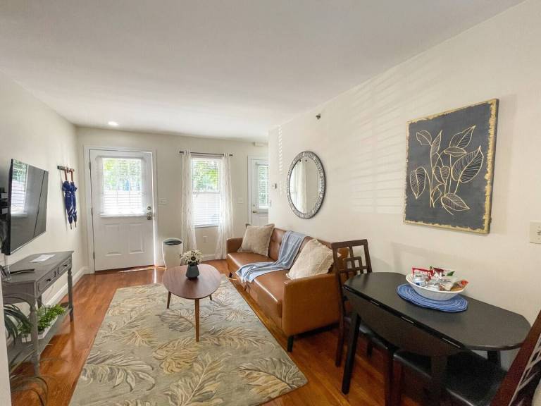 Apartment  Strawberry Hill